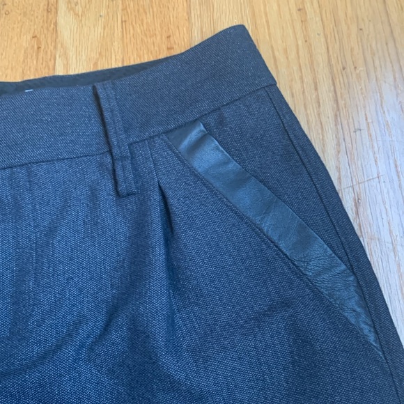 7 for all mankind wool pleated shorts with leather trim. Size 26. - Picture 4 of 6